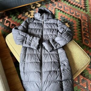 Uniqlo long down jacket - Small